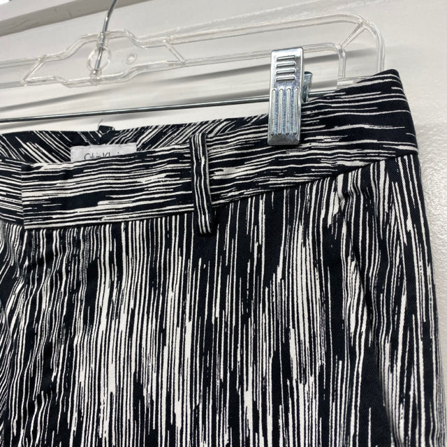 Calvin Klein Size 4 Women's Black-White Pattern Straight Leg Pants
