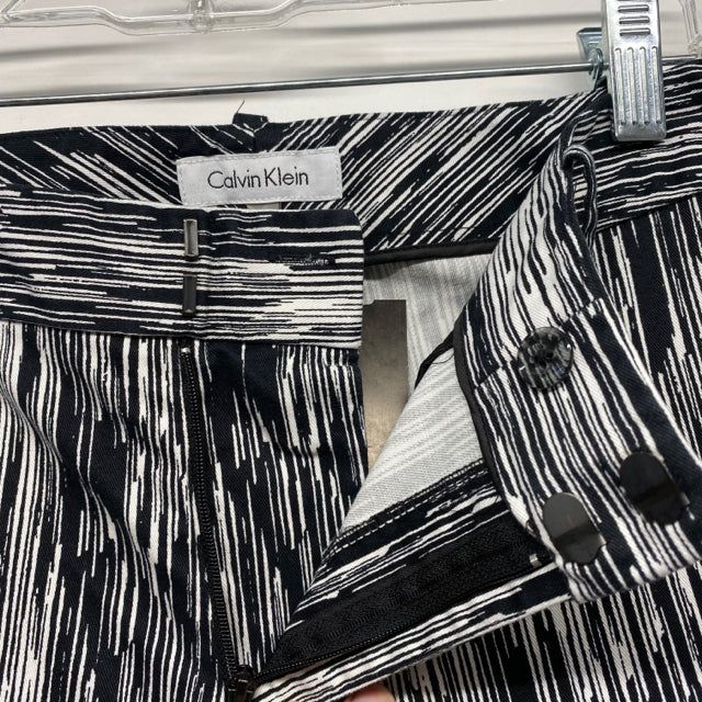 Calvin Klein Size 4 Women's Black-White Pattern Straight Leg Pants