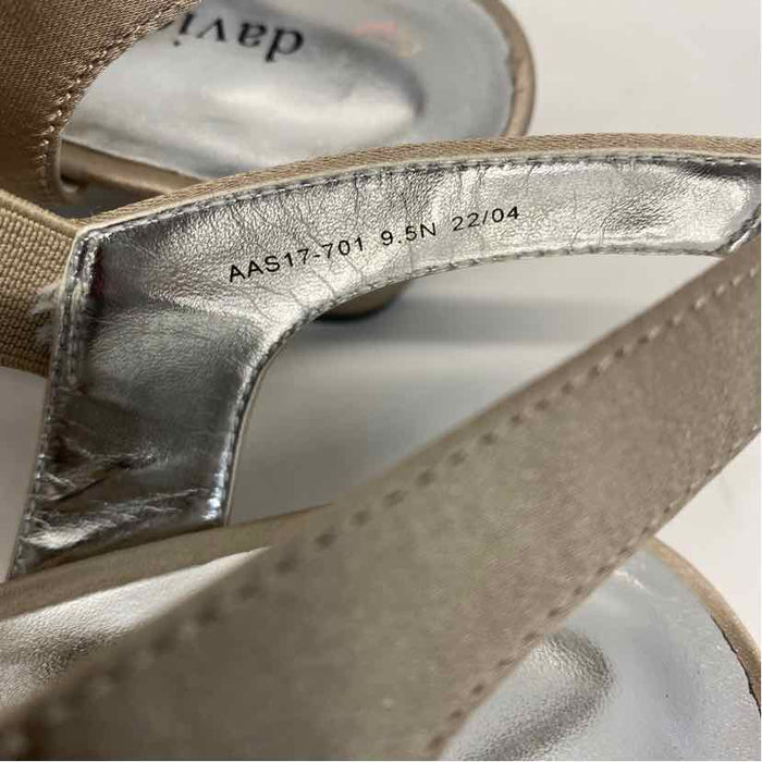 David Tate Size 9.5 Women's Champagne Beaded Strappy Shoes