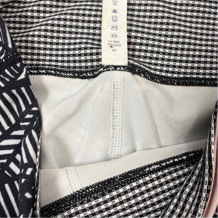 Lululemon Size 4 Women's Black-White Pattern Capri Leggings Activewear Pants