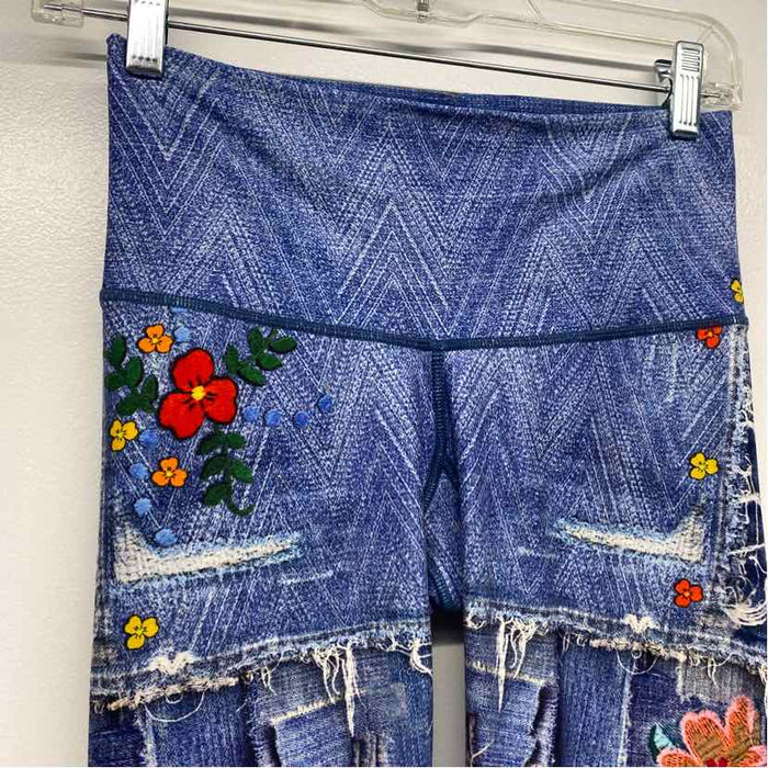 Niyama Sol Size S Women's Blue-Multi Print Capri Activewear Pants
